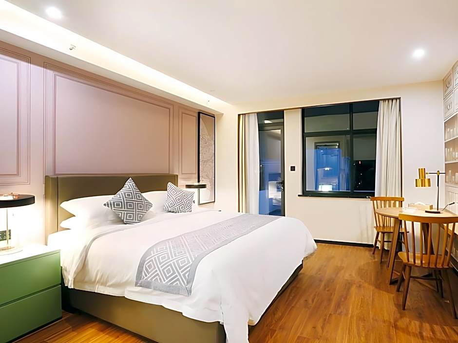GEM Hotel Ningbo Jiangbei District Hongtang Haide Square