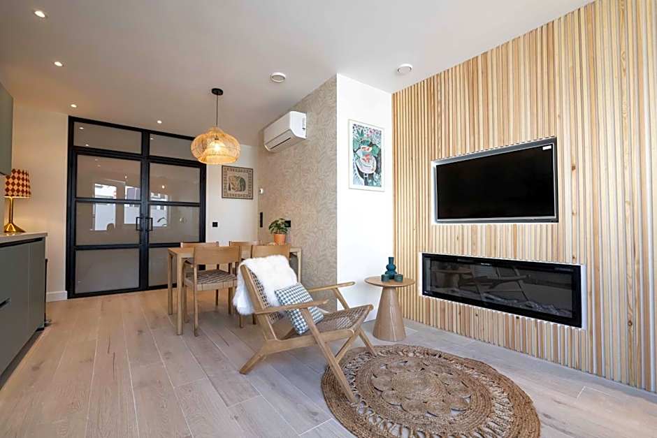 Modern two bedroom apartment close to the beach