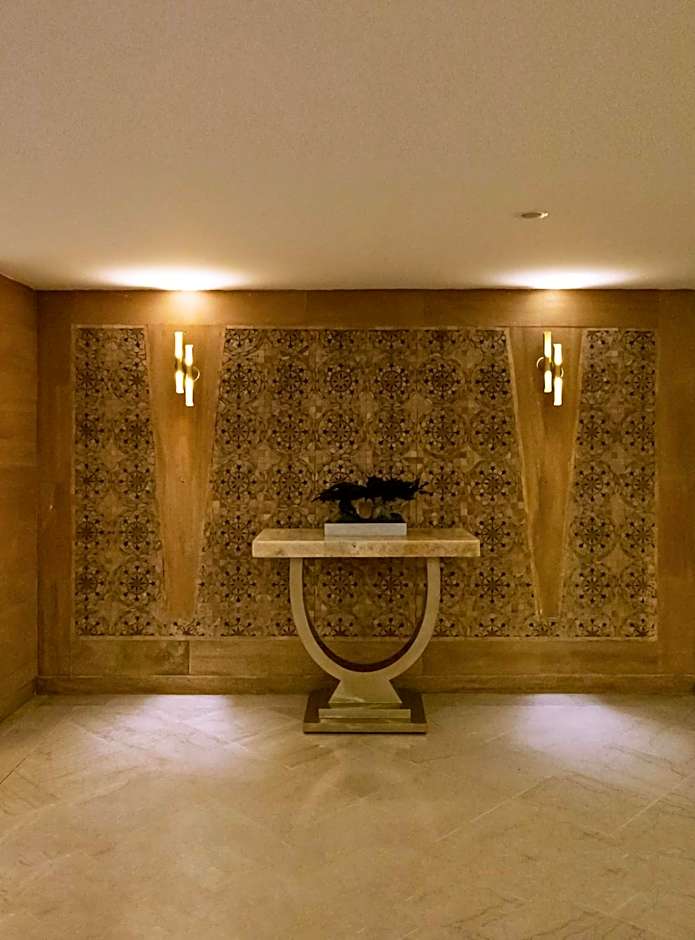 Intouriste Hôtel & Suites