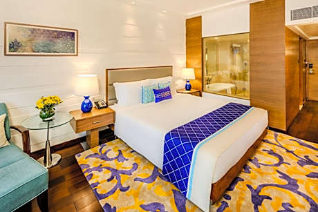 Deluxe Room City View King Bed