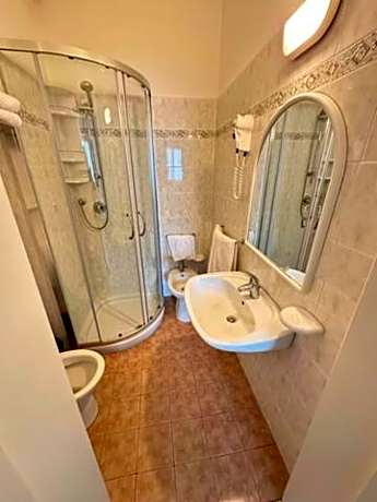 Quadruple Room with Private Bathroom