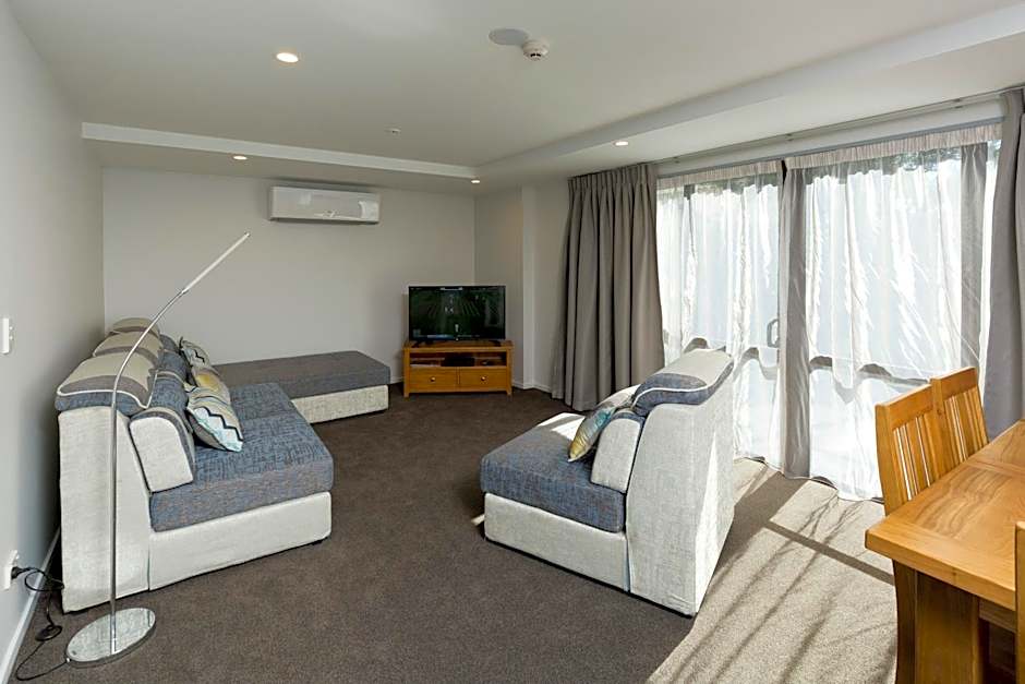 2 on Whiteleigh and 239 on Lincoln Motel