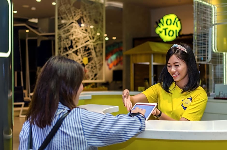 Yello Hotel Jemursari