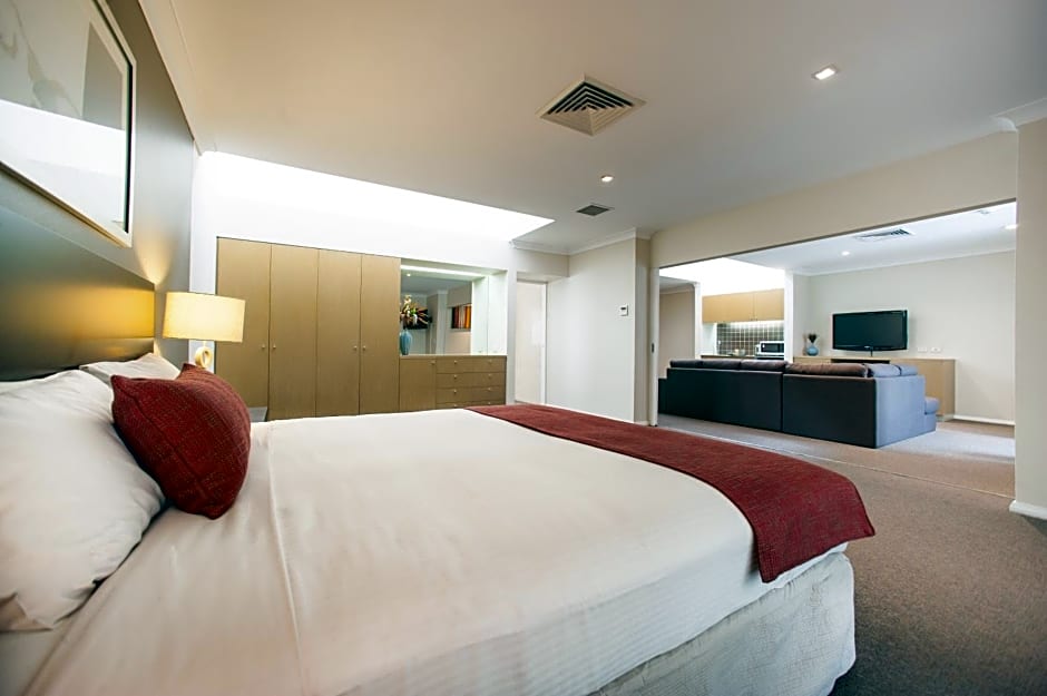 Ramada Hotel & Suites Sydney Cabramatta