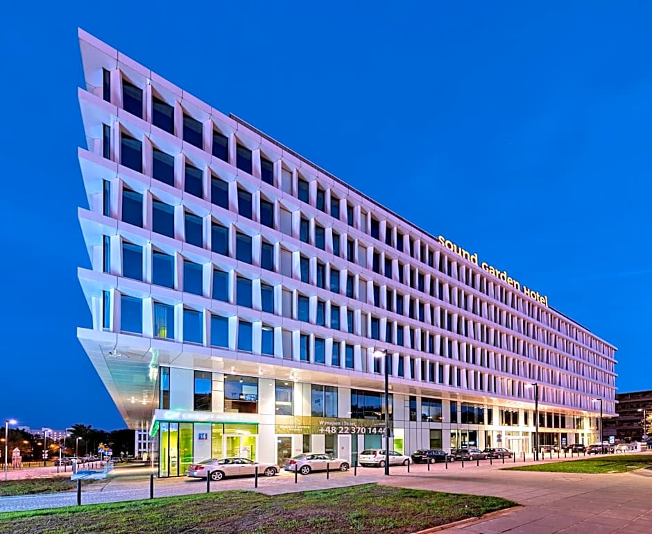 Sound Garden Hotel Airport