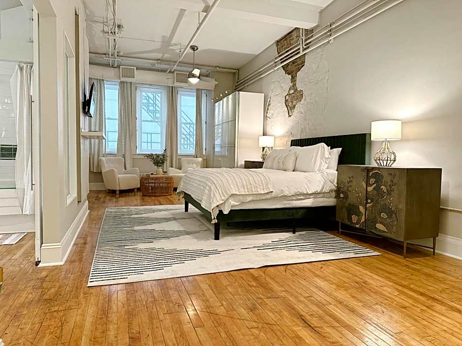 The Historic Lyric Presidential Suite