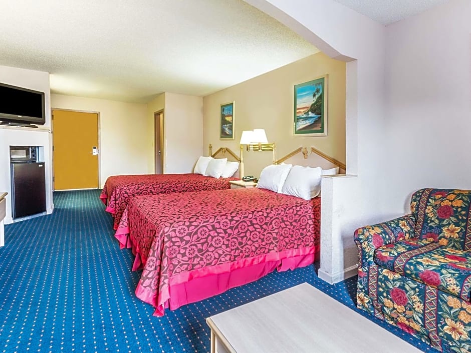 Days Inn by Wyndham Panama City/Callaway