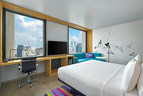 Breezy King Room with City View - High Floor
