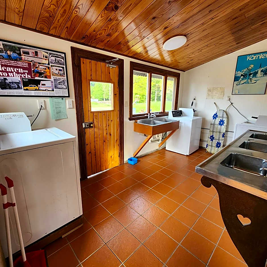 Manapouri Holiday Park