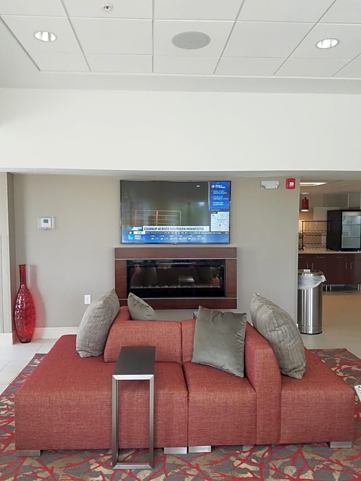 Ramada by Wyndham Minneapolis Golden Valley