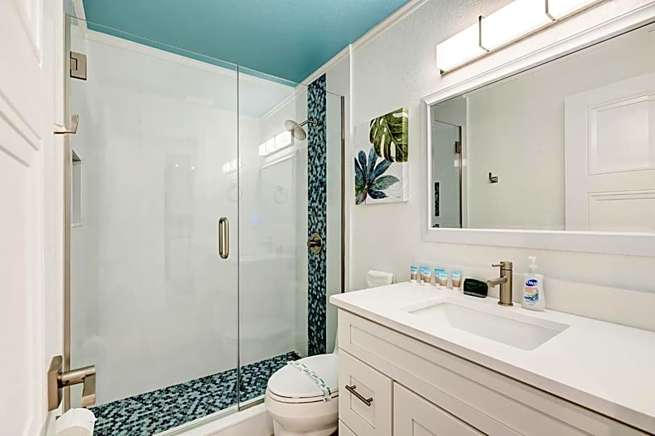 Absolute Anna Maria-Private Beach Access-Heated Pool-Water Views From Every Room