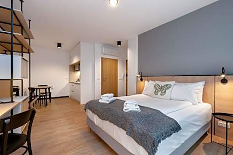 Studio 1 Queen Bed,