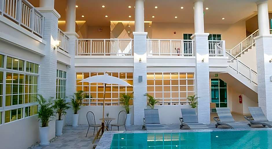 De Hug Hotel And Residence