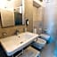 White 1903 - Rooftop Pool & Luxury Rooms