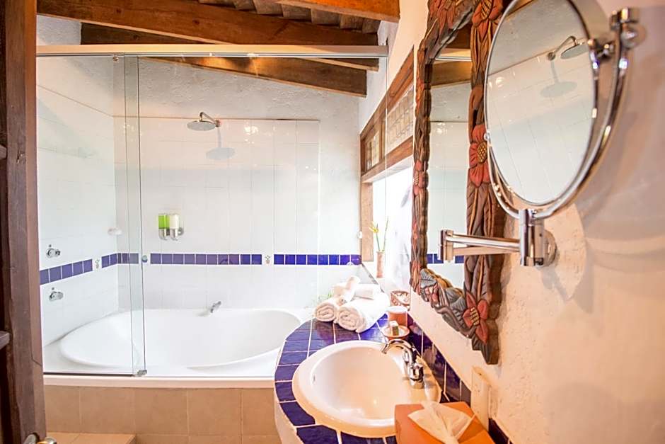 Meson De Leyendas Breakfast & Downtown