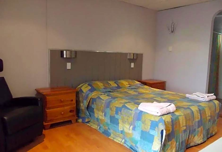 Leo Hotel Motel