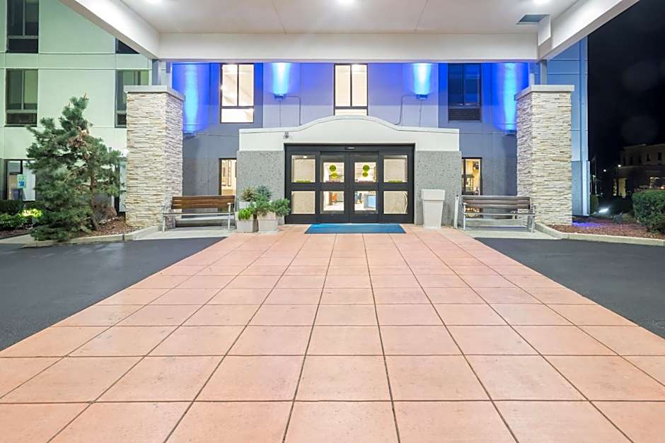 Holiday Inn Express Hotel & Suites Louisville East By IHG
