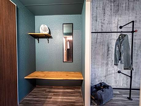 Standard room with 2 comfortable single beds