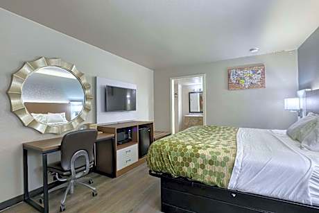 King Room with Tub - Mobility Accessible/Non-Smoking