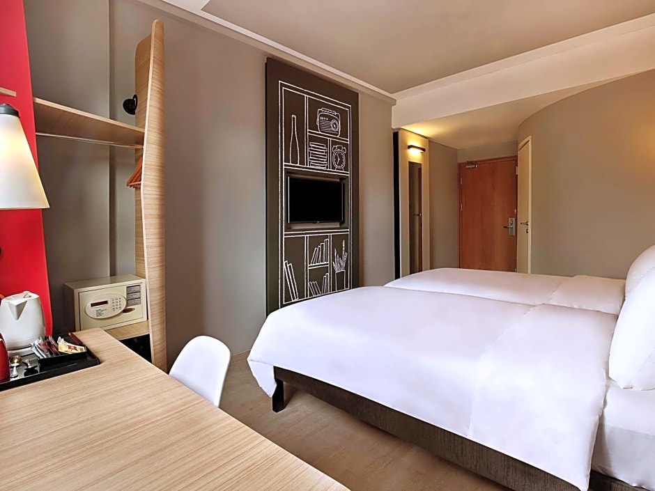 Ibis Bali Legian Street