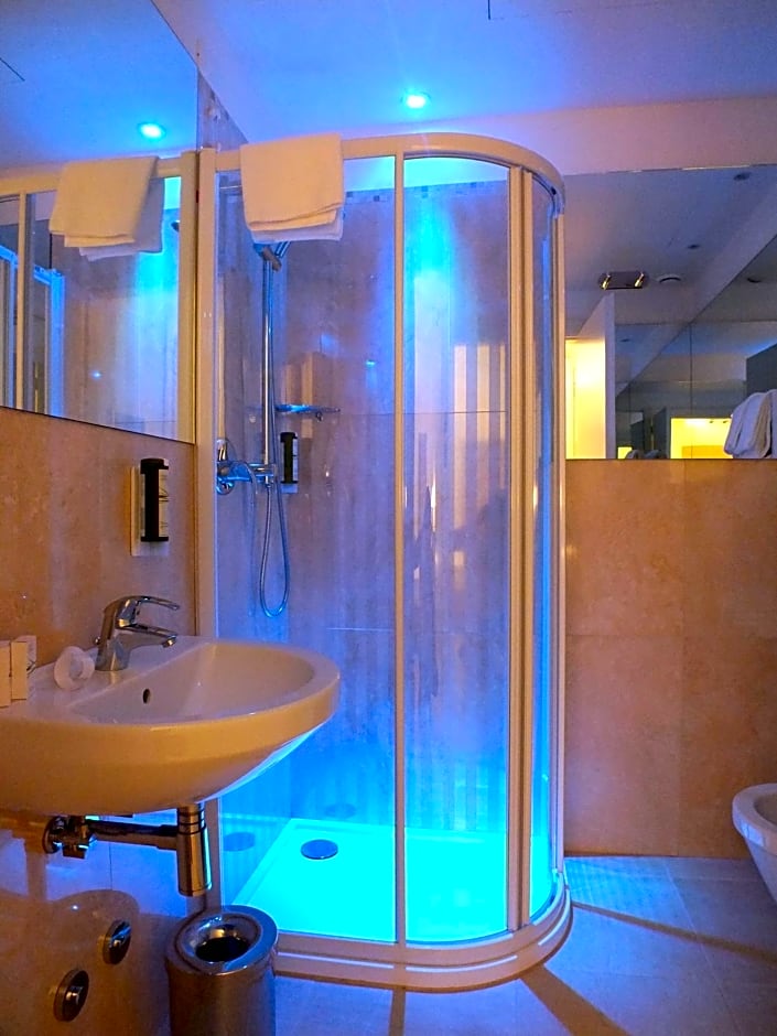 Leone Hotel