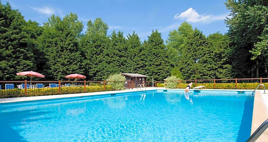 Le Manoir Hotel
