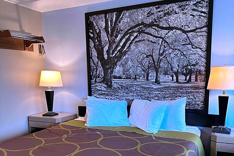 Super 8 by Wyndham Vancouver East