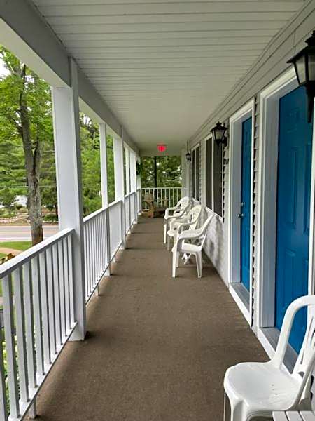 M22 Inn Glen Arbor