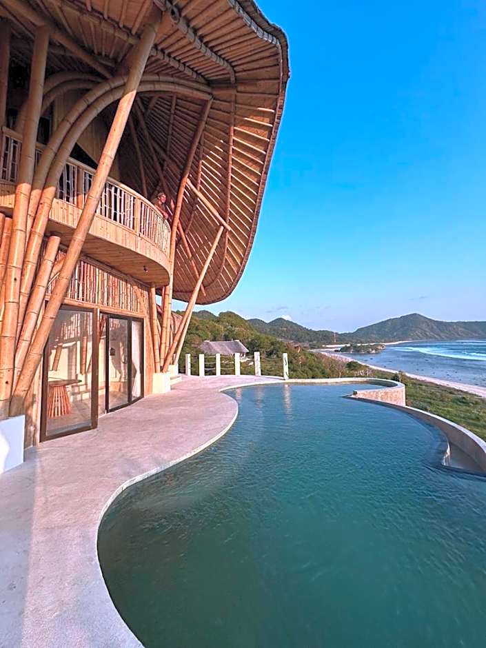 Kini Resort - Luxury Beachfront Bamboo Resort