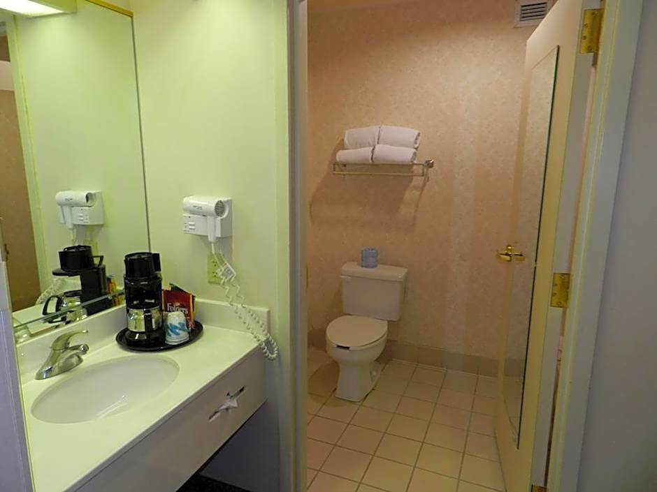 Ashmore Inn & Suites