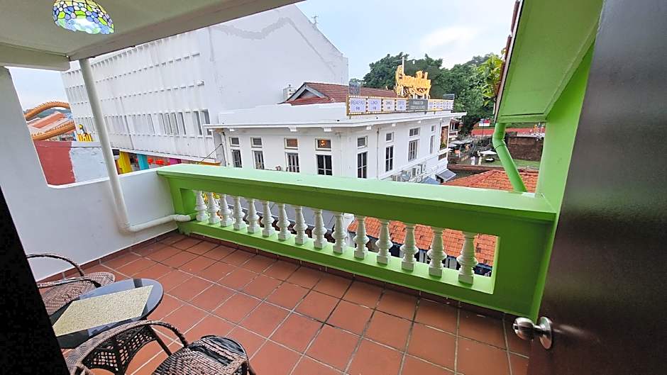 HEEREN BY THE RIVER HOTEL