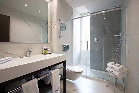 TRIPLE ROOM 2 ADULTS + 1 CHILD