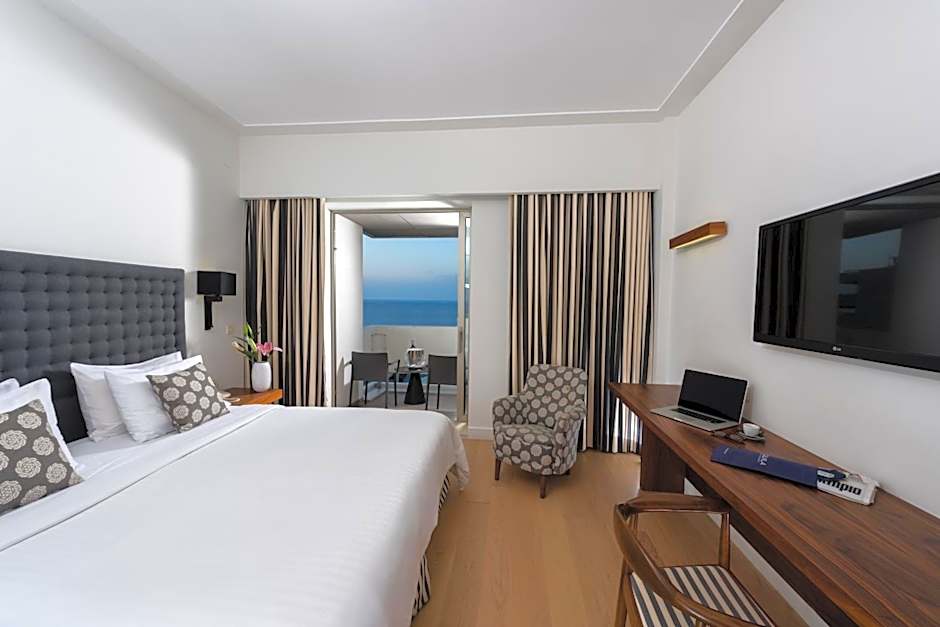 Aquila Atlantis Hotel