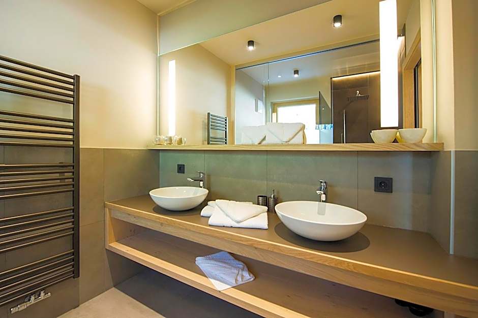 Haus Gregori Modern & Central Stay in Vineyard with Rooftop & Served Breakfast