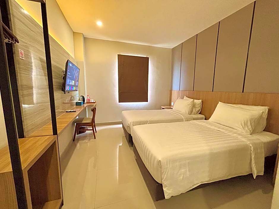 Front One Hotel Gombong