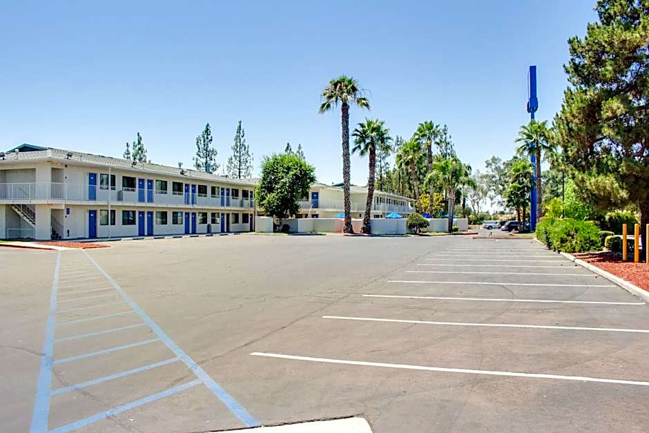 Motel 6-Bakersfield, CA - South