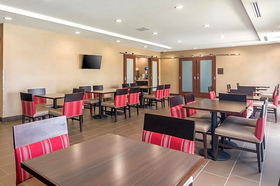 Comfort Suites Meridian and I-40