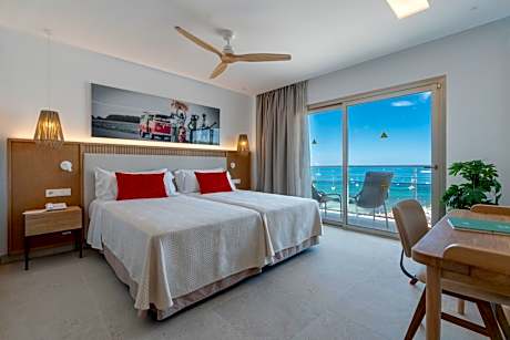 Double or Twin Room with Sea View
