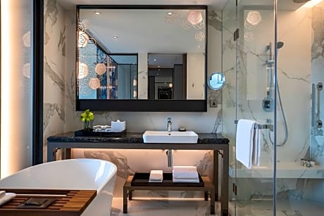 Premier Room, 1 King Bed (Club Level)