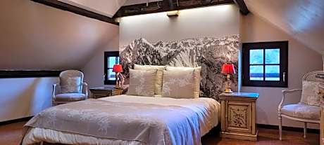Deluxe Double Room (2 Adults + 1 Child)