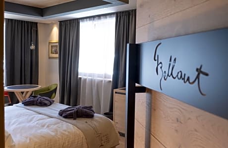 1 King Bed, Mountain View