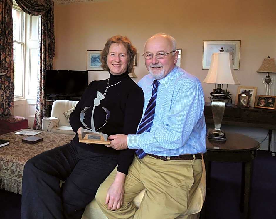 Whitehouse Country House