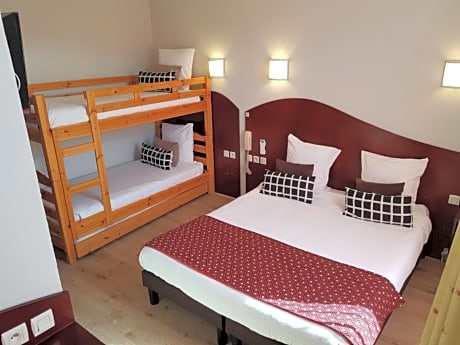 Connecting Room (6 Adults)