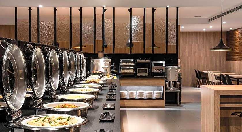 The Riverside Hotel International