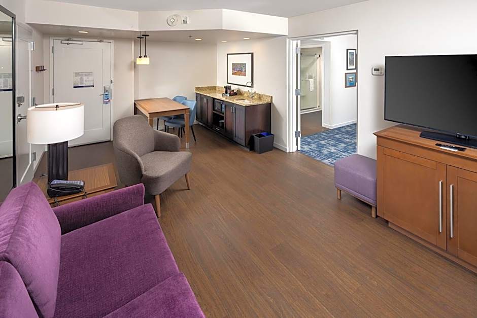 Hampton Inn & Suites Asheville Airport