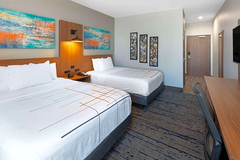 La Quinta Inn & Suites by Wyndham Dallas - Frisco Stadium