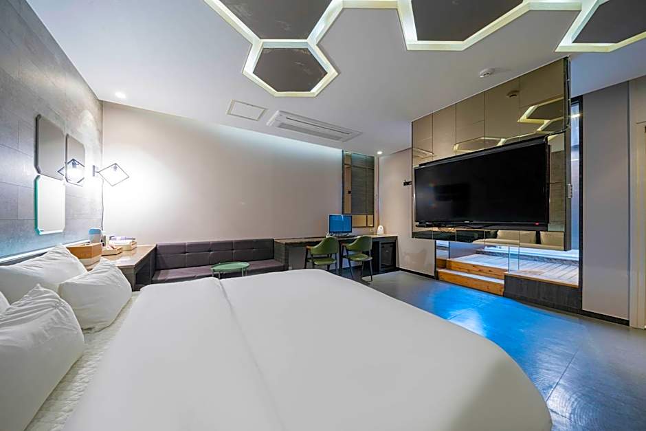 Hound Hotel Changwon - Jinhae Yongwon