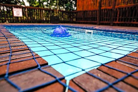 Three-Bedroom Log Cabin with Splash Pool