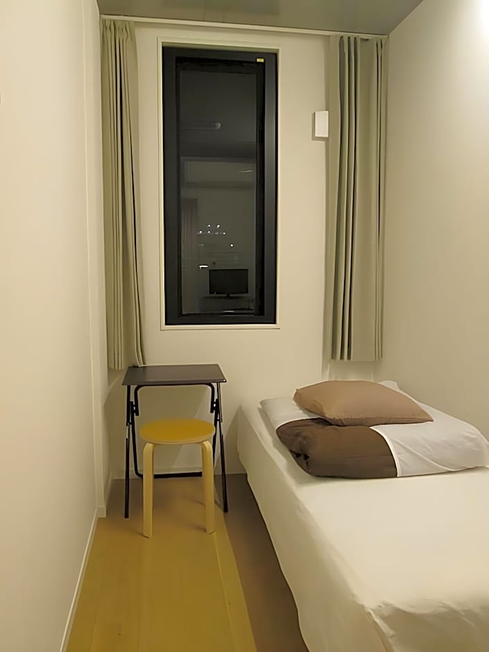 Kangaroo Hotel Side B