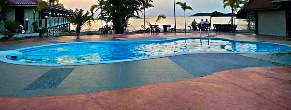 Penarak Bamboo Beach Motel